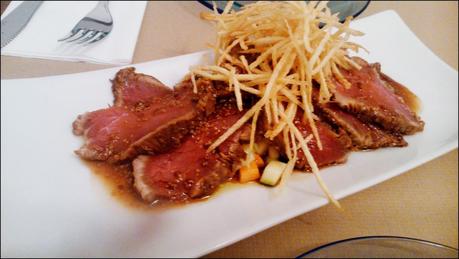 Tataki de ternera de Ávila con soja, mostaza de dijon, tomillo Tataki de ternera de Ávila con soja, mostaza de dijon, tomillo en Taberna La Lata de Sardinas