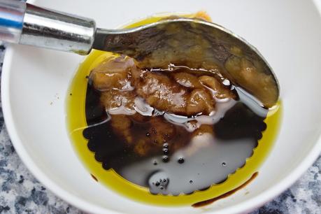 Ensalada de salmón con salsa de mango y jengibre