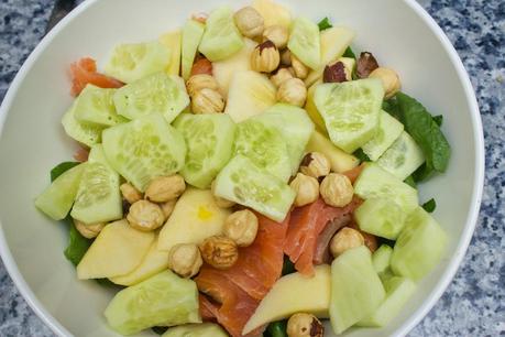 Ensalada de salmón con salsa de mango y jengibre