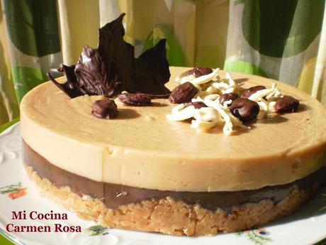 PASTEL DE TURRON Y CHOCOLATE CON ALMENDRAS CHOCOLATEADAS Y FIDEOS DE CHOCOLATE BLANCO PASTEL DE TURRON Y CHOCOLATE CON ALMENDRAS CHOCOLATEADAS Y FIDEOS DE CHOCOLATE BLANCO