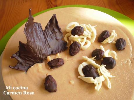 PASTEL DE TURRON Y CHOCOLATE CON ALMENDRAS CHOCOLATEADAS Y FIDEOS DE CHOCOLATE BLANCO PASTEL DE TURRON Y CHOCOLATE CON ALMENDRAS CHOCOLATEADAS Y FIDEOS DE CHOCOLATE BLANCO