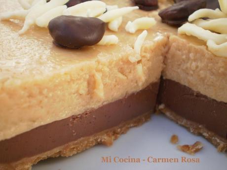 PASTEL DE TURRON Y CHOCOLATE CON ALMENDRAS CHOCOLATEADAS Y FIDEOS DE CHOCOLATE BLANCO PASTEL DE TURRON Y CHOCOLATE CON ALMENDRAS CHOCOLATEADAS Y FIDEOS DE CHOCOLATE BLANCO