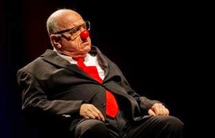 Leo Bassi, un bufón que habla y actua como tal. Leo Bassi, un bufón que habla y actua como tal.