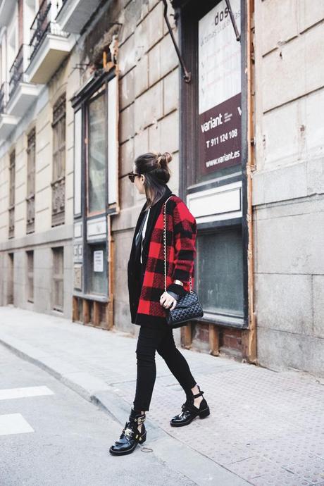 Checked_Cardigan-Black_And_Red-Balenciaga_Boots-Outfit-Rebecca_Minkoff-Quilted_Bag-Street_style-15