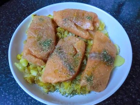 Salmón al horno con patata y calabaza