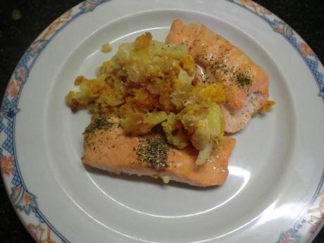 Salmón al horno con patata y calabaza