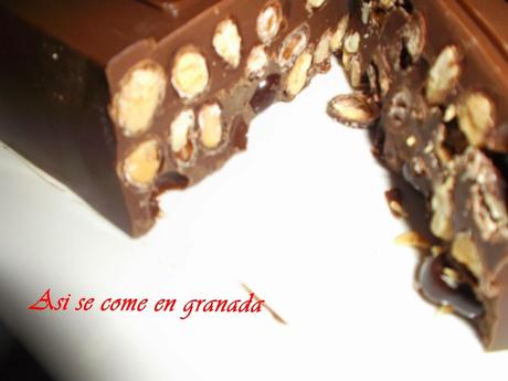 Turrón de chocolate con cacahuetes Turrón de chocolate con cacahuetes