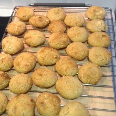 Cookies con chips de chocolate blanco y almendra Cookies con chips de chocolate blanco y almendra