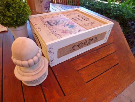 Caja de vino craquelada y con stencils Caja de vino craquelada y con stencils