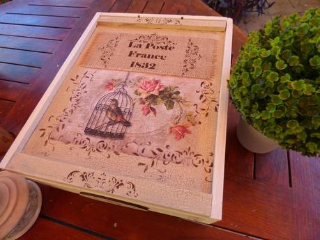 Caja de vino craquelada y con stencils Caja de vino craquelada y con stencils