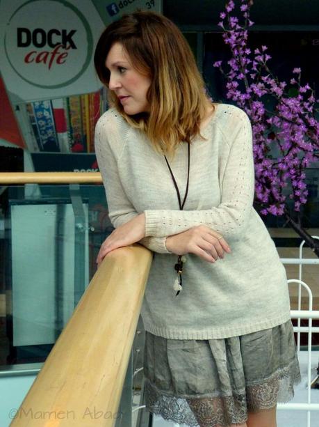 Street style con falda lencera con encaje Street style con falda lencera con encaje (10)