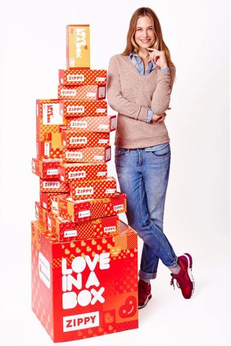 Martina Klein amadrina la caja ‘Love in a box’ donde caben regalos, ¡y mucho amor! love in a box2