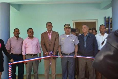 Frank Del Valle y Castro Castillo inauguran cuarteles en Villa Jaragua y Las Clavellinas.