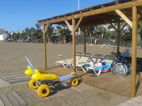 Solarium para personas con discapacidad en la Playa Grande de Puerto del Carmen