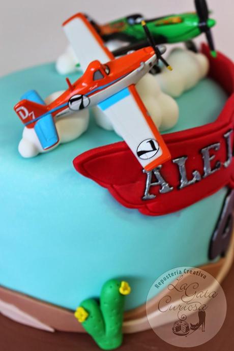 TARTA FONDANT AVIONES PARA ALEJANDRO TARTA FONDANT AVIONES PARA ALEJANDRO