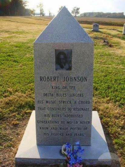 LAS TRES TUMBAS DE ROBERT JOHNSON