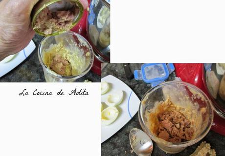 Huevos rellenos, con flores de salmón Huevos rellenos, con flores de salmón