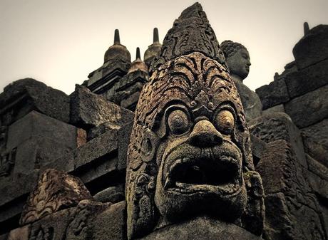 Borobudur (in Javanese barabudhur or barabudur) is a Buddhist Stupa with silhouette piramidiforme related the Mahāyāna tradition, and is the largest in the world Buddhist monument - INDONESIA JAVA YOGYAKARTA BOROBUDUR