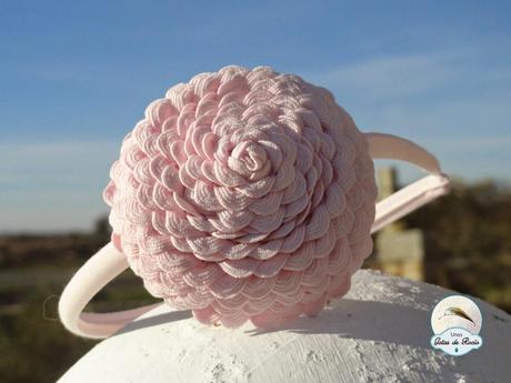 Diadema lucida y sencilla a la vez. Diadema lucida y sencilla a la vez.