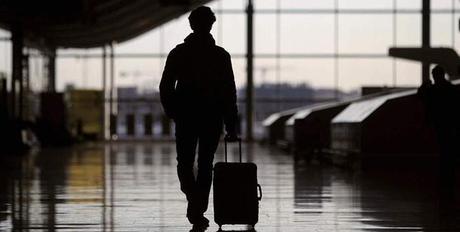 La emigración juvenil: Un panorama desolador emigrante