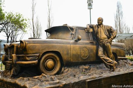 Monumento al Taxista / Monument to the Taxi Driver