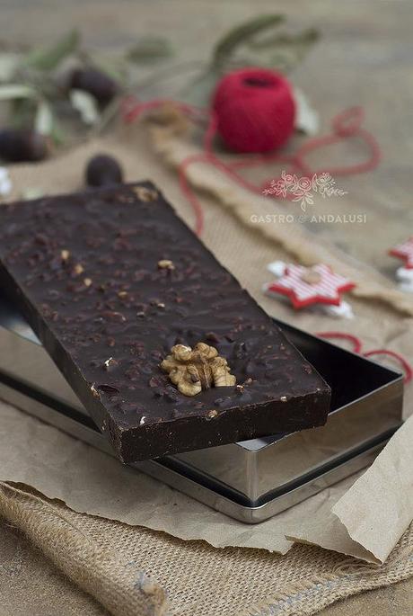 Turrón de chocolate con nueces