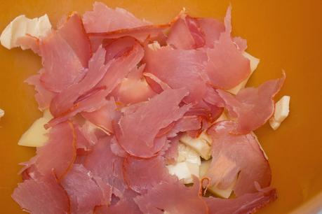 Tortilla de patata, lomo, queso y espárragos verdes Tortilla de patata, lomo, queso y espárragos verdes