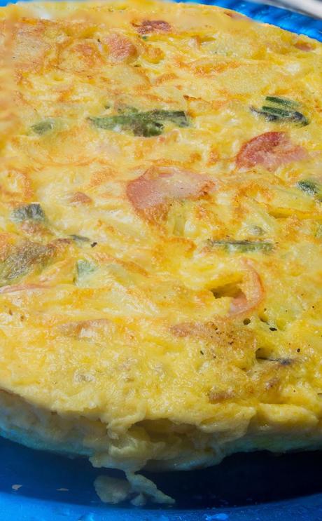 Tortilla de patata, lomo, queso y espárragos verdes Tortilla de patata, lomo, queso y espárragos verdes