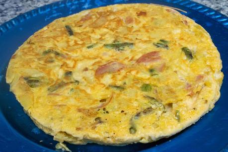 Tortilla de patata, lomo, queso y espárragos verdes Tortilla de patata, lomo, queso y espárragos verdes