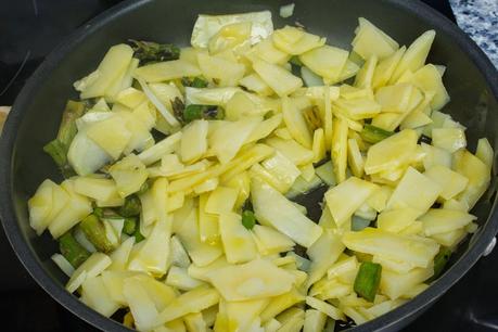 Tortilla de patata, lomo, queso y espárragos verdes Tortilla de patata, lomo, queso y espárragos verdes