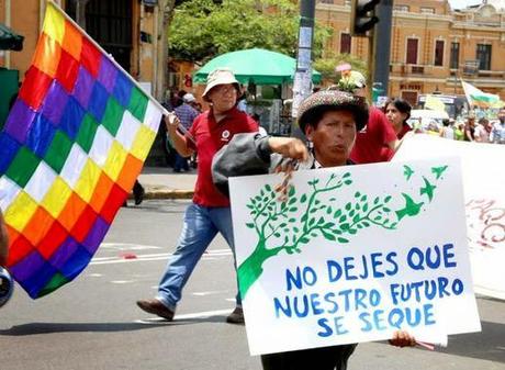 Concluye en Lima la Cumbre Climática con un acuerdo de mínimos