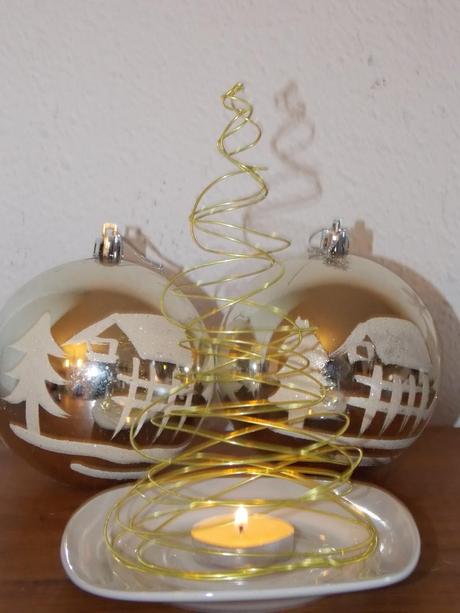 Árbol de alambre con vela Árbol de alambre con vela