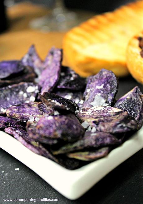 Chips de patatas moradas