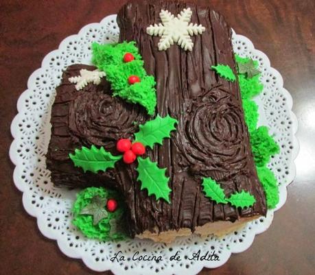 Tronco, relleno de turrón, con bizcocho esponja de pistacho Tronco, relleno de turrón, con bizcocho esponja de pistacho