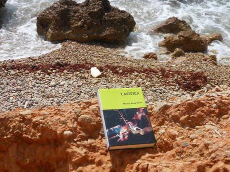 RESEÑA DE 'CAÓTICA' de María Aixa Sanz (SANTOS-AGUIRRE) RESEÑA DE 'CAÓTICA' de María Aixa Sanz (SANTOS-AGUIRRE)