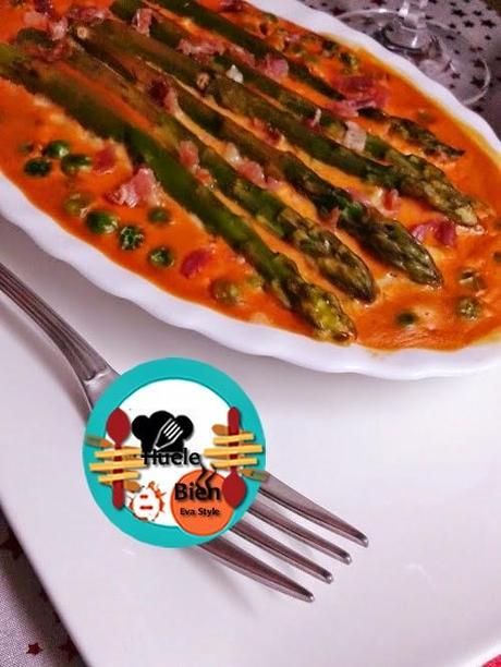 Espárragos trigueros con crema de tomate Espárragos trigueros con crema de tomate