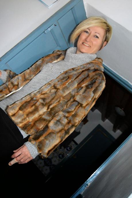 Gris y camel. Sweater gris y falda skater. Gris y camel. Sweater gris y falda skater.