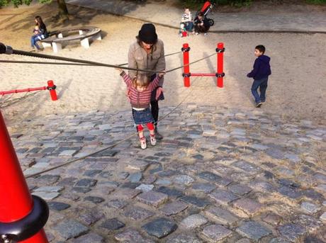 Espacios de juego en Berlín | eu:KIDS Löhmuhlenstrasse y Landwehrkanal en Treptow. Foto: A. Walliser