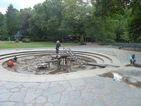 Espacios de juego en Berlín | eu:KIDS Juego con agua y arena en Tierpark, zoo de Berlín Este, en Friedrichsfelde. Foto: M.Cabrera