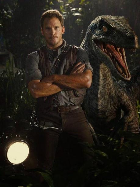 CHRIS PRATT POSA JUNTO A UN VELOCIRAPTOR EN LA NUEVA IMAGEN DE