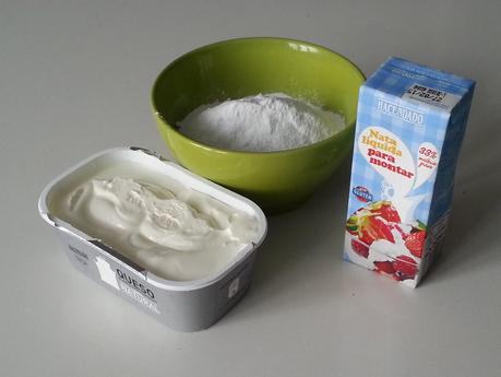 POSTRE IMPROVISADO DE QUESO Y CRUJIENTE DE CHOCOLATE POSTRE IMPROVISADO DE QUESO Y CRUJIENTE DE CHOCOLATE