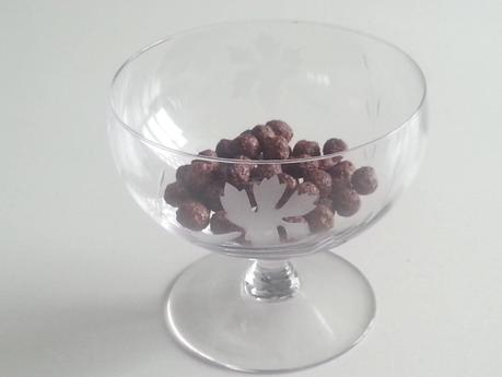 POSTRE IMPROVISADO DE QUESO Y CRUJIENTE DE CHOCOLATE POSTRE IMPROVISADO DE QUESO Y CRUJIENTE DE CHOCOLATE