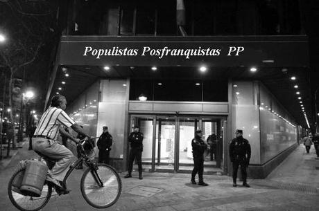 Bombonas de desesperación contra la sede del PP Bombonas de desesperación contra la sede del PP