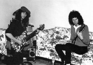 Queen, de la gloria a la tragedia Brian May con Eddie Van Halen