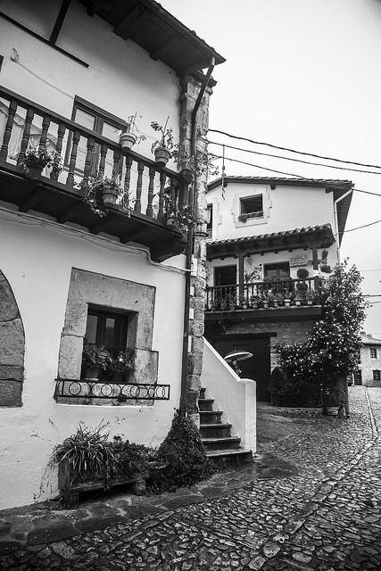 Santillana en blancos, negros y sepias