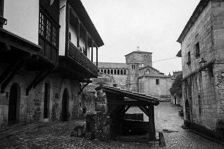 Santillana en blancos, negros y sepias