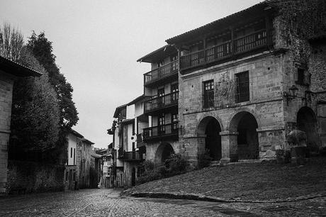 Santillana en blancos, negros y sepias