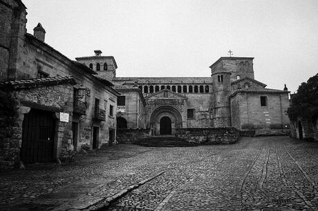 Santillana en blancos, negros y sepias