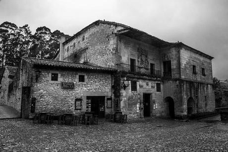 Santillana en blancos, negros y sepias