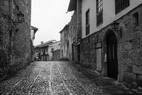 Santillana en blancos, negros y sepias